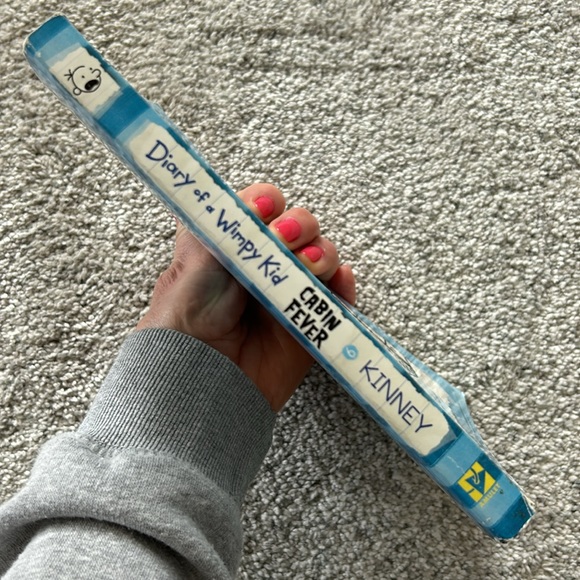 Diary of a Wimpy Kid Cabin Fever by Jeff Kinney - Picture 3 of 4